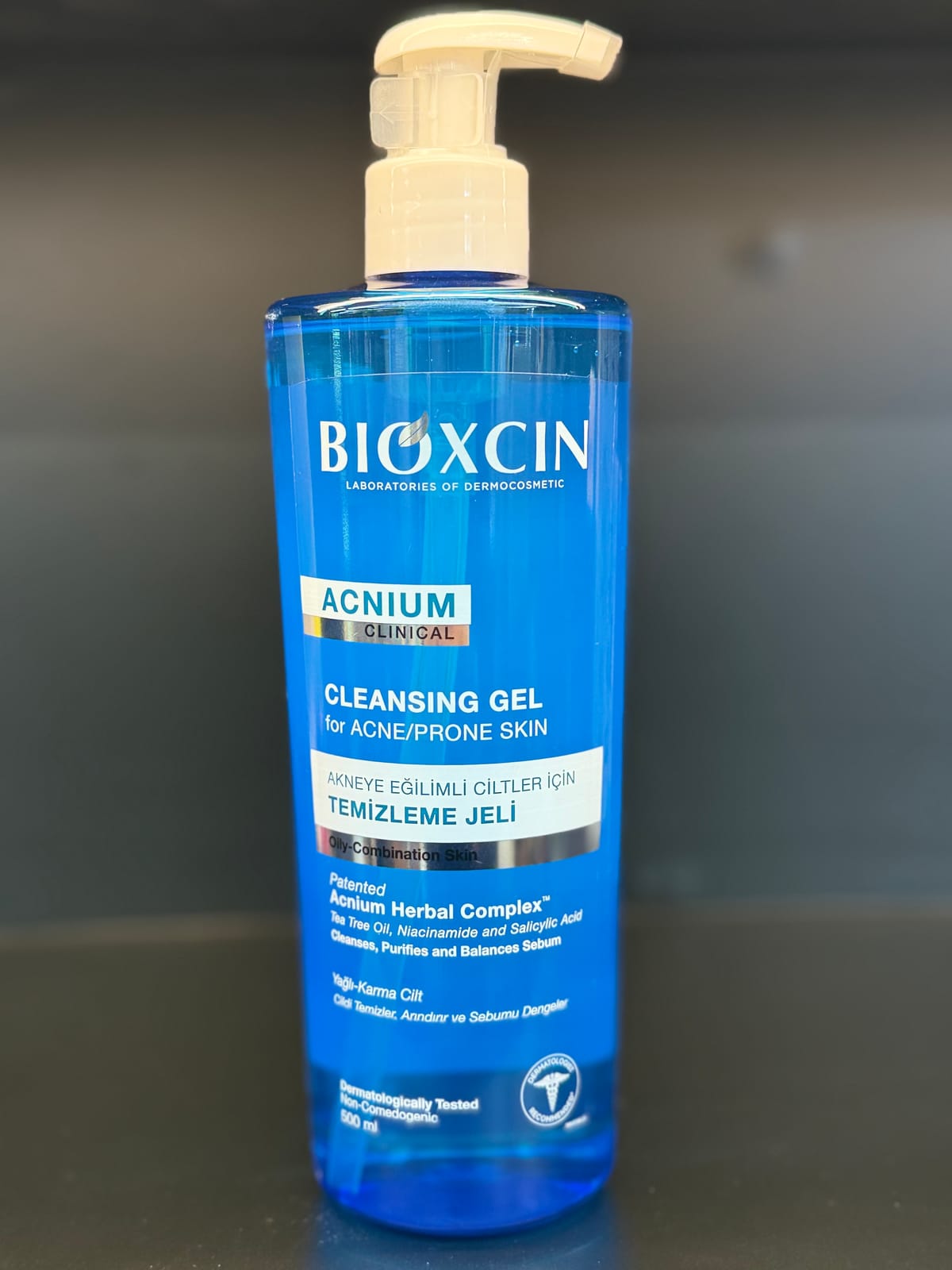 ژل شستشوی صورت ضد جوش بایوکسین مدل ACNIUM مناسب پوست های چرب و مختلط حجم 500 میل