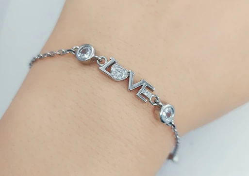 دستبند نقره زنانه باطرح LOVE با تک نگین های لیوانی
